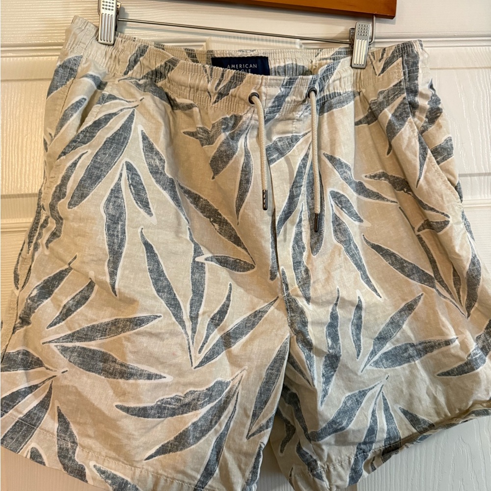 American Eagle Outfitters Cream and Gray Shorts